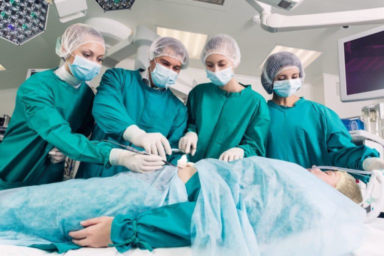 Guide on choosing the best surgical technology school.