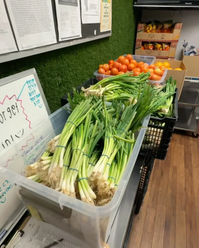 The pantry is back 🍝🥗🥪Students may visit the Student Lounge, check in and collect some groceries courtesy of our fantastic partners at @slbcommunity 🙏#cbdcollege #foodpantry